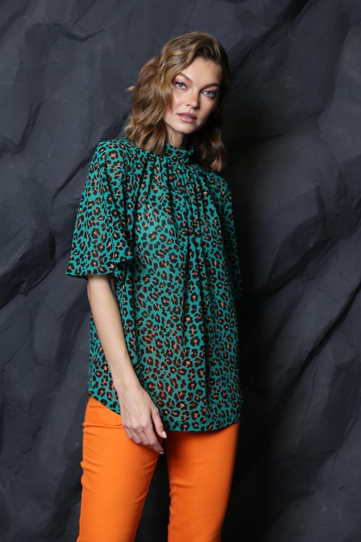 Блузка со сборкой и коротким рукавом