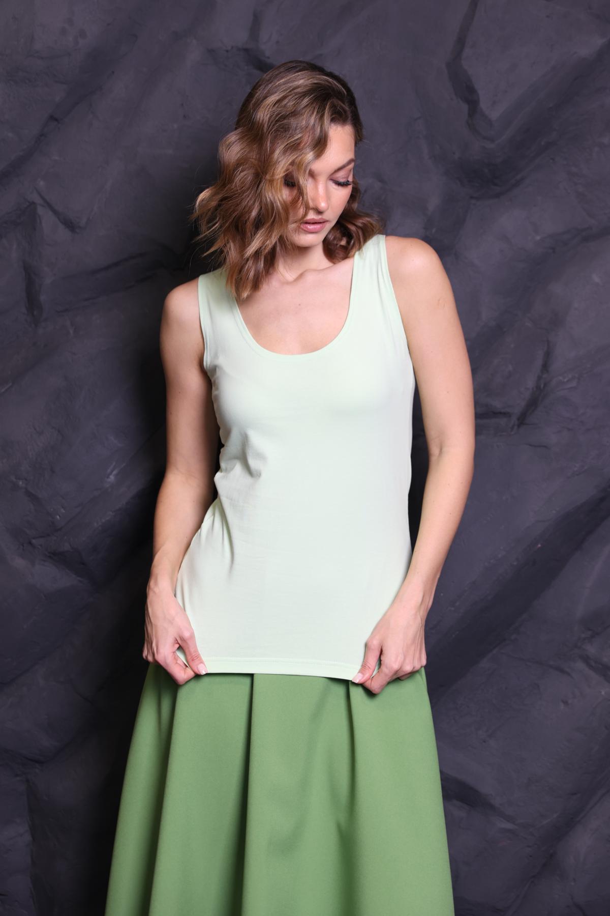 Майка с широкими бретелями