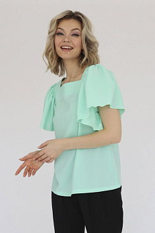 Блузка с вырезом каре