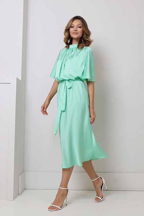 Платье миди с юбкой-трапецией и коротким рукавом