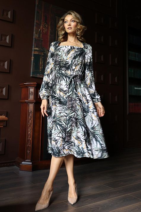 Платье с вырезом-трапеция Платье с вырезом-трапеция