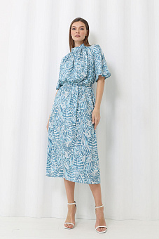 Платье миди с юбкой-трапецией и коротким рукавом