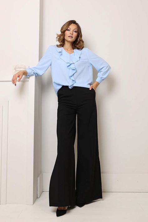 Блузка с воротником-воланом