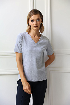 Футболка с V-образным вырезом