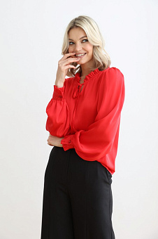 Блузка с декоративными деталями