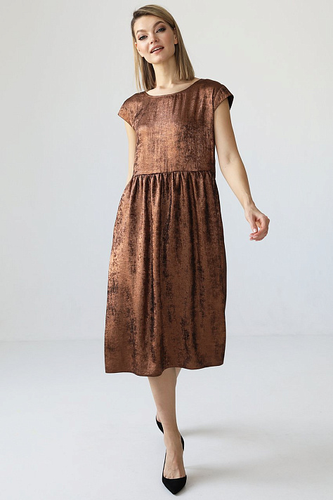 Платье со сборкой по талии