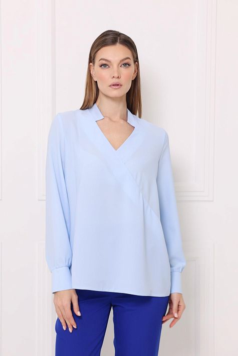 Блузка с фигурным воротом