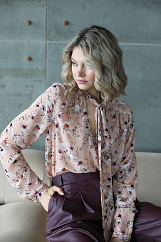 Блузка с галстуком