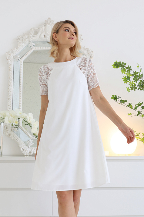 Платье с рукавами из кружева