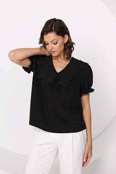 Блузка с отложным воротом и бантом